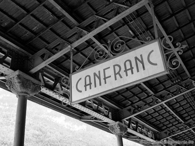 Estación de Canfranc - (c) Forbidden Places - Sylvain Margaine - Bienvenido a Canfranc!