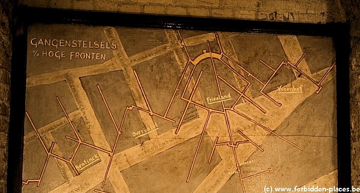Las casamatas subterráneas de Maastricht - (c) Forbidden Places - Sylvain Margaine - A map on the wall in an underground bunker