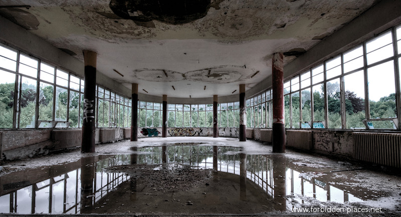 El Sanatorio Joseph Lemaire - (c) Forbidden Places - Sylvain Margaine - 1 - A dayroom and its bright light.