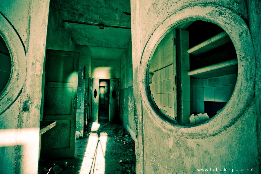 El Sanatorio De La Sabinosa - (c) Forbidden Places - Sylvain Margaine - 6- Green.