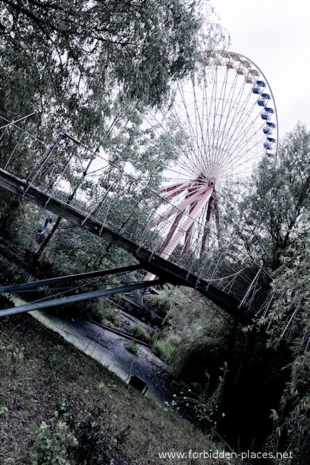 Spreepark - El Parque de Attractiones Abandonado - (c) Forbidden Places - Sylvain Margaine - 3- Ferris wheel