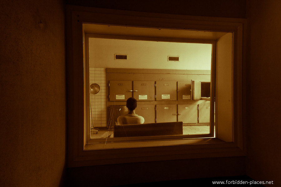 Antwerp's Forensic Institute - (c) Forbidden Places - Sylvain Margaine - 1- Welcome. Please stay in the waiting room.