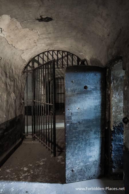 Vilvoorde Prison - (c) Forbidden Places - Sylvain Margaine -   13 - The blue door.