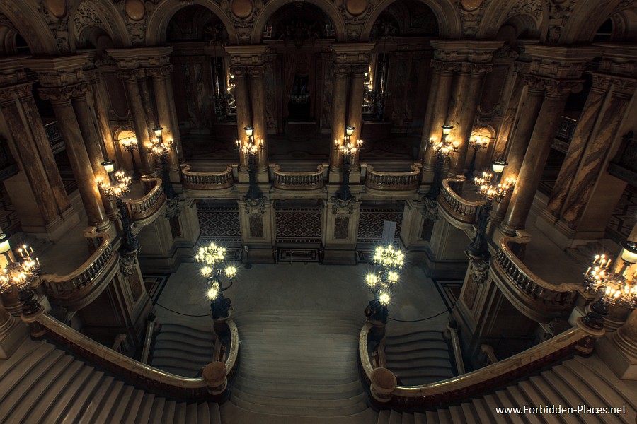 L'Opéra Garnier - (c) Forbidden Places - Sylvain Margaine - 12 - Le grand escalier.