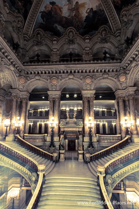 L'Opéra Garnier - (c) Forbidden Places - Sylvain Margaine - 14 - Vers l'amphitheatre.