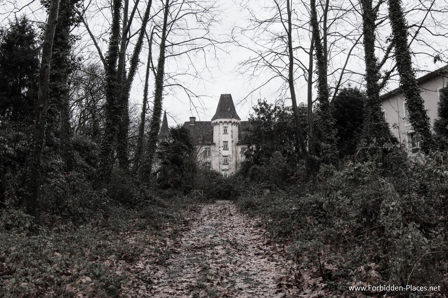 Châteaux abandonnés du Sud-Ouest - (c) Forbidden Places - Sylvain Margaine - 16 - Les trois poetes